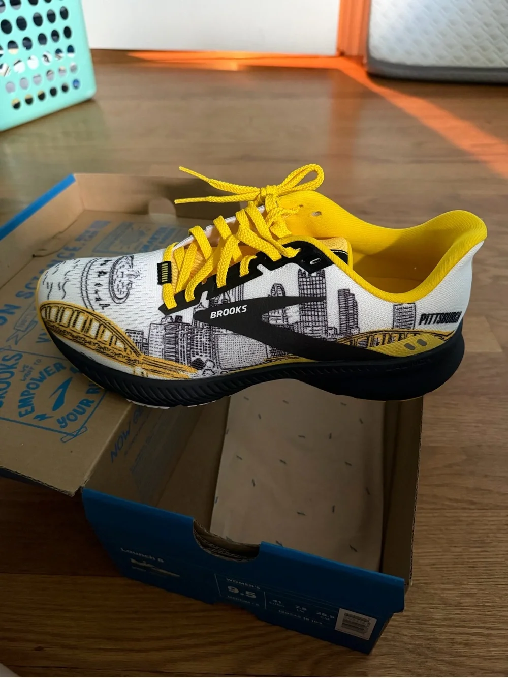 Brooks Launch 8 Pittsburgh Marathon edition